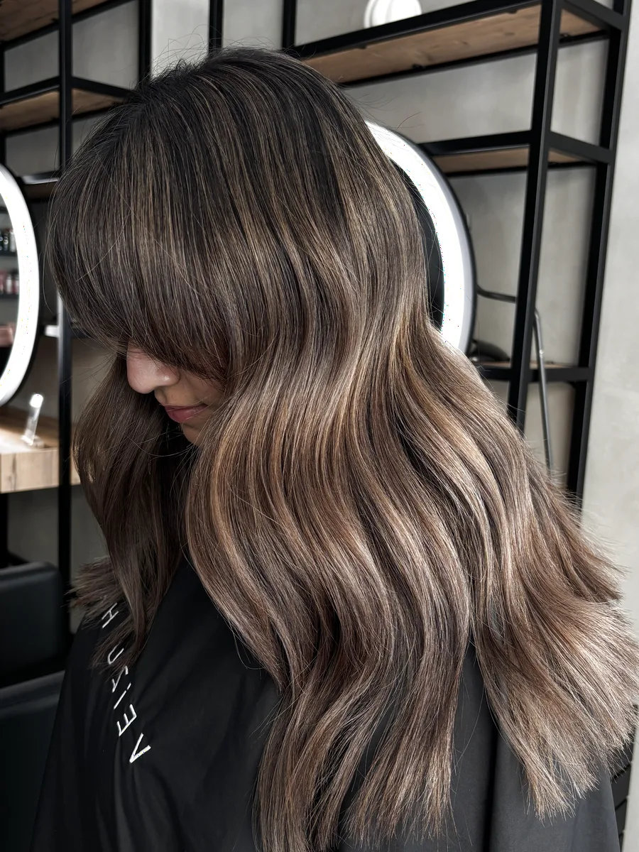 Braune Balayage mit weichem Verlauf – VEÍZU HAIR