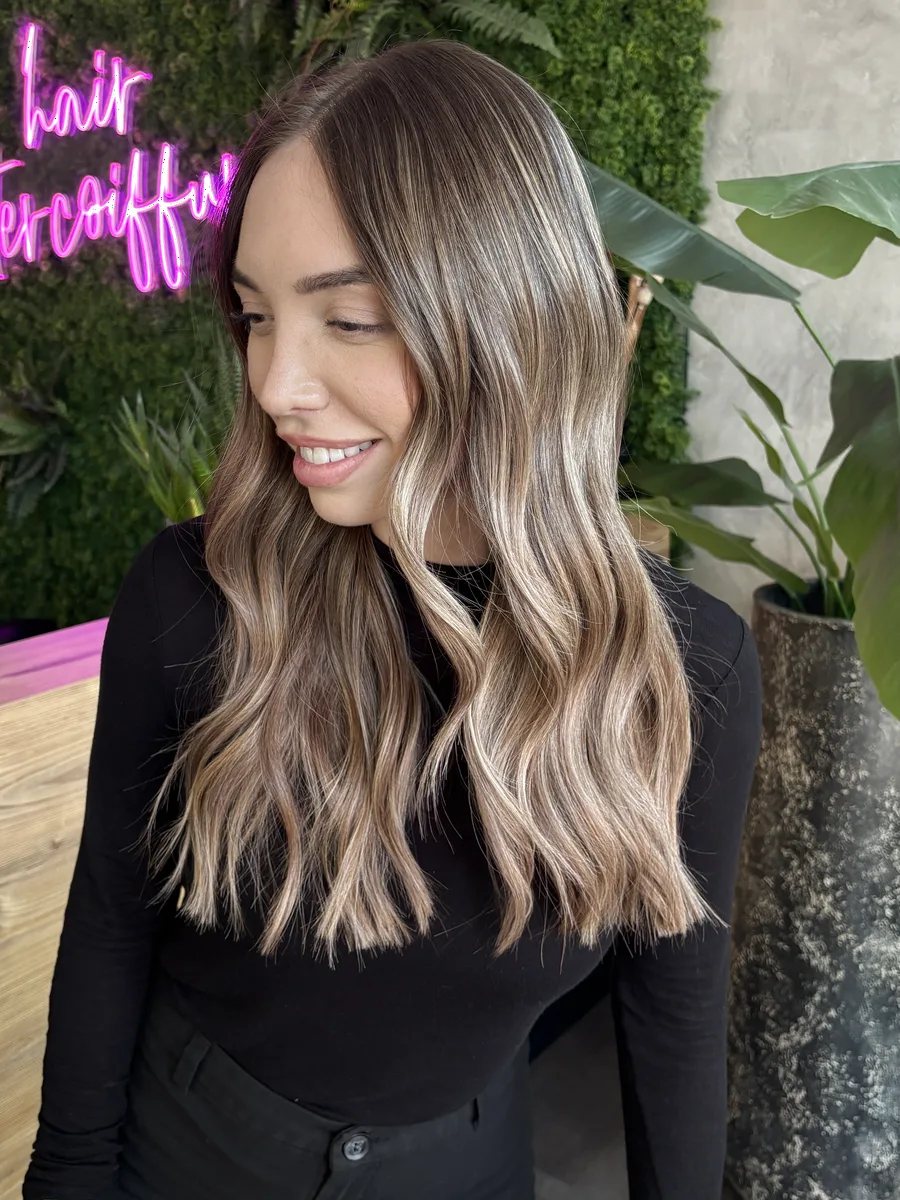 Brünette Balayage, typgerechter Look – VEÍZU HAIR