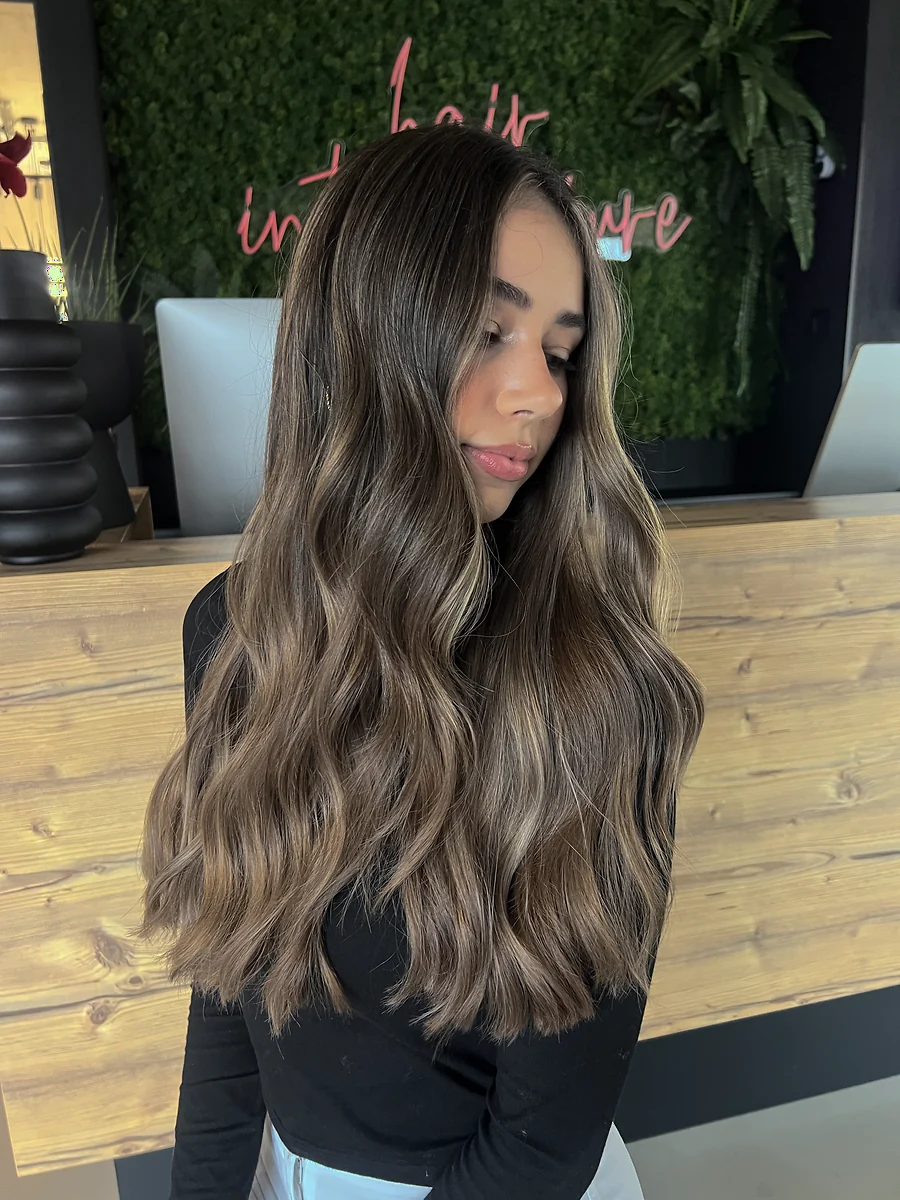 Langer Schnitt mit Balayage – VEÍZU HAIR